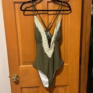 Cupshe bathing suit - brand new - size L - never worn